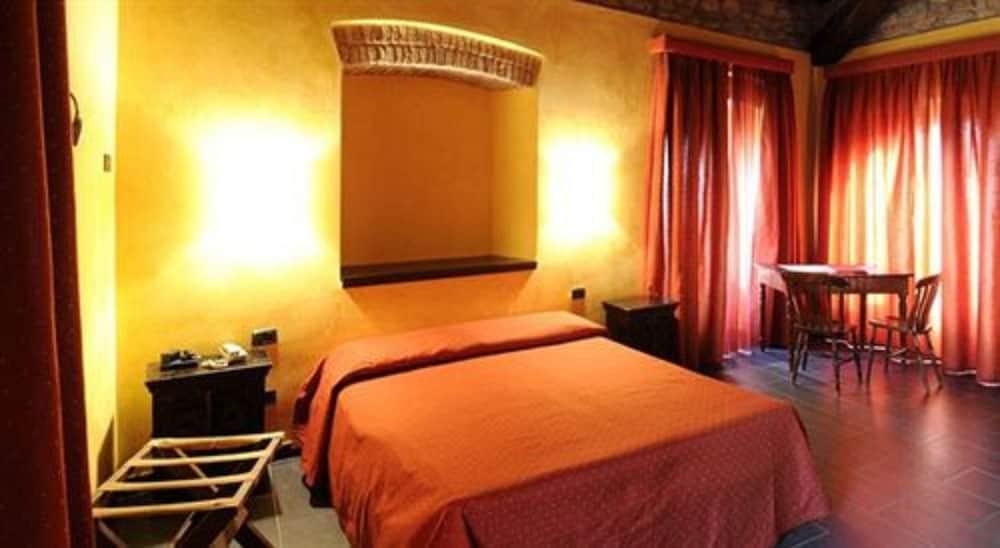 Hotel Relais Castello Di Casiglio Erba Esterno foto