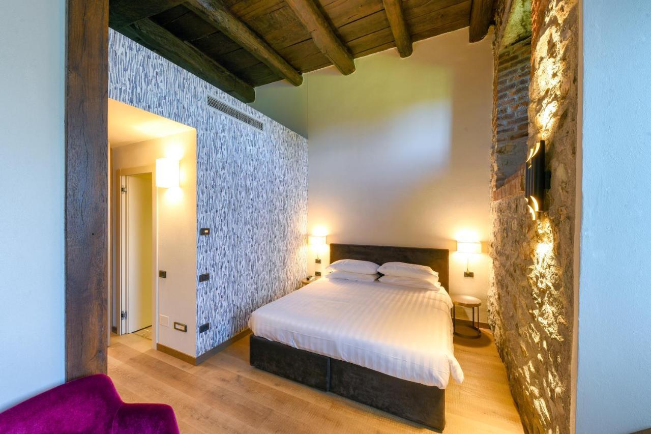Hotel Relais Castello Di Casiglio Erba Esterno foto