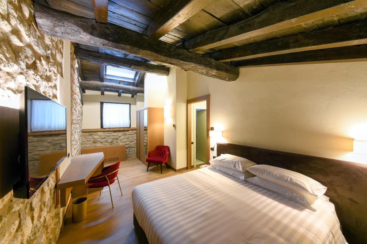 Hotel Relais Castello Di Casiglio Erba Esterno foto