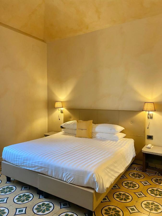 Hotel Relais Castello Di Casiglio Erba Camera foto
