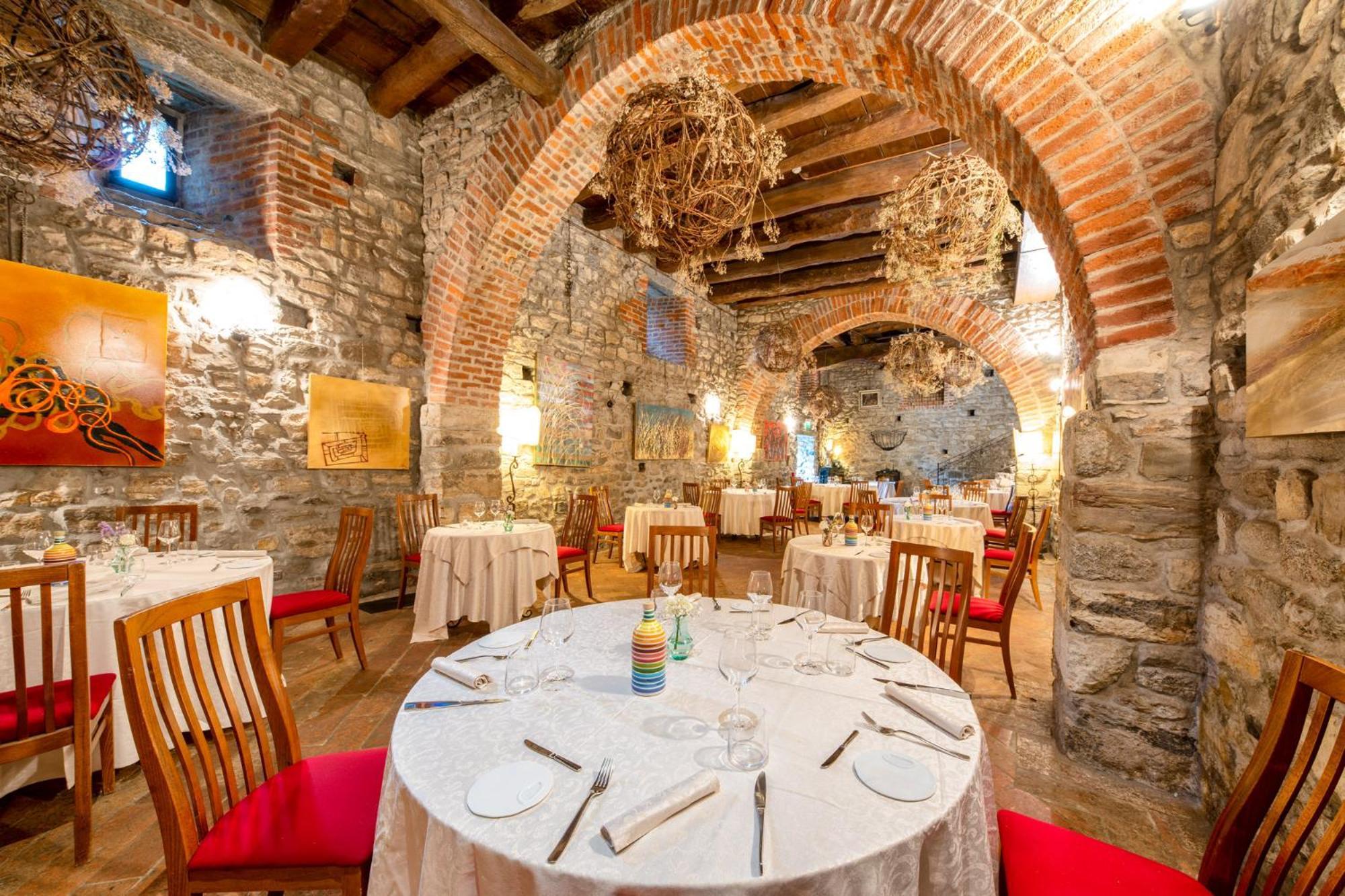 Hotel Relais Castello Di Casiglio Erba Esterno foto