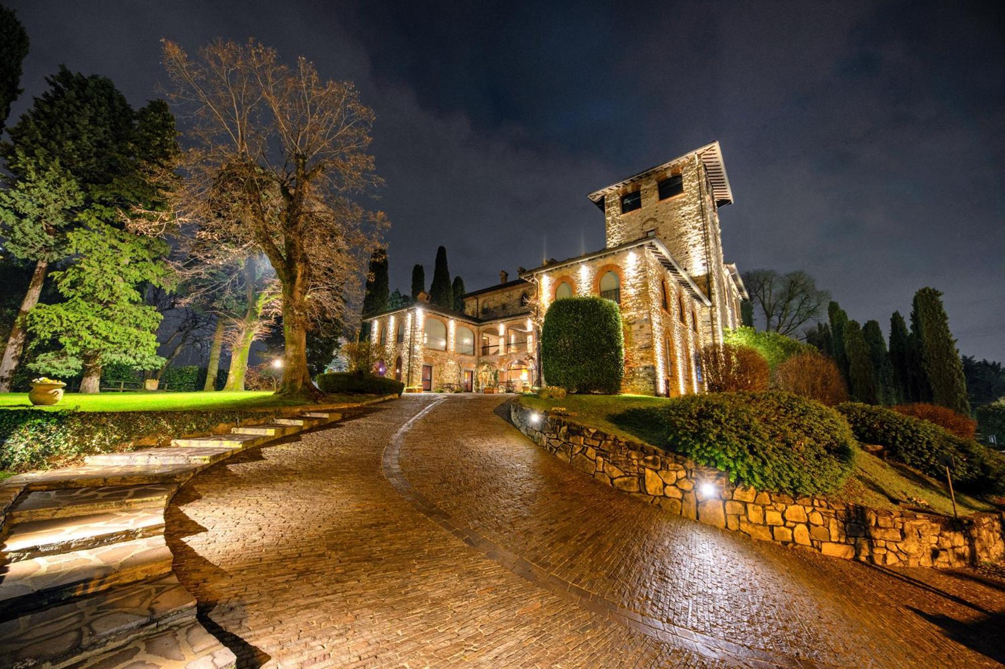 Hotel Relais Castello Di Casiglio Erba Esterno foto