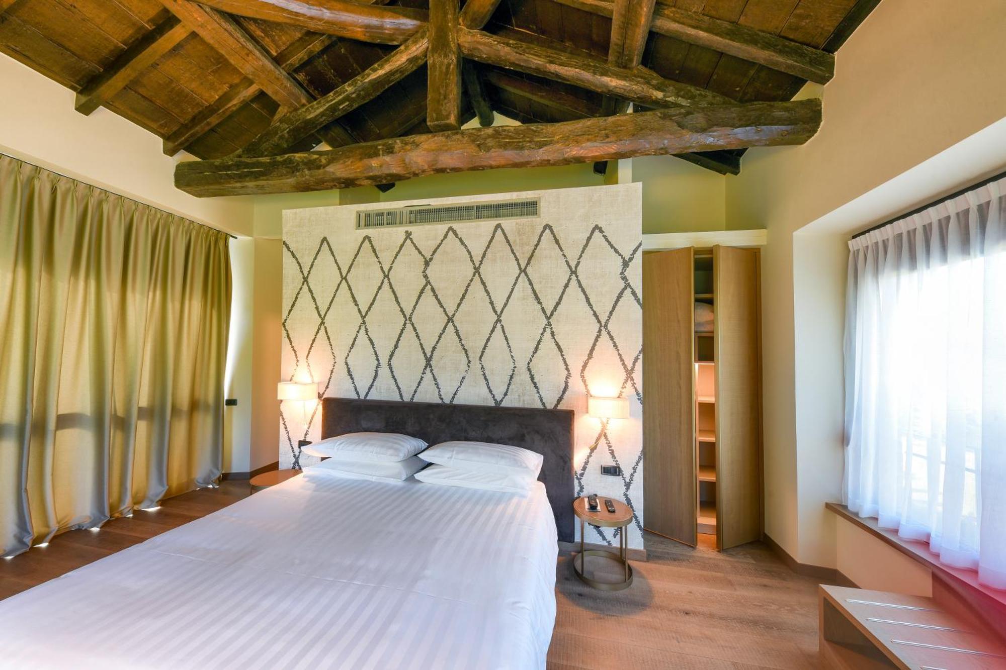 Hotel Relais Castello Di Casiglio Erba Camera foto