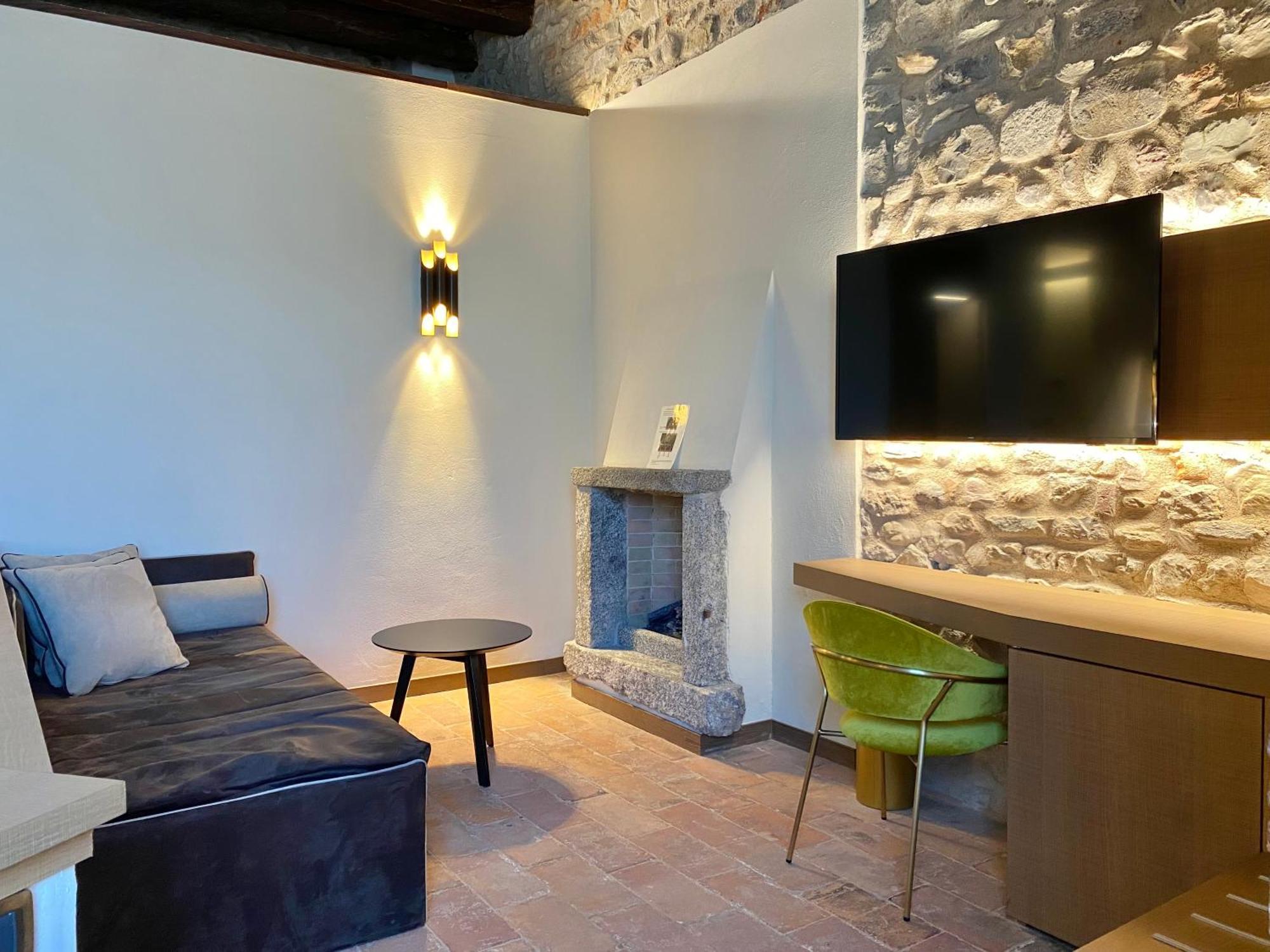 Hotel Relais Castello Di Casiglio Erba Esterno foto